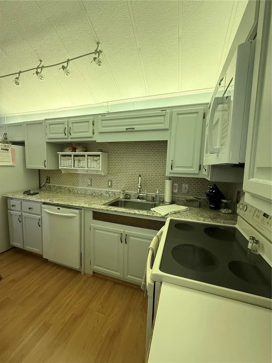 35048 CONDOMINIUM BLVD