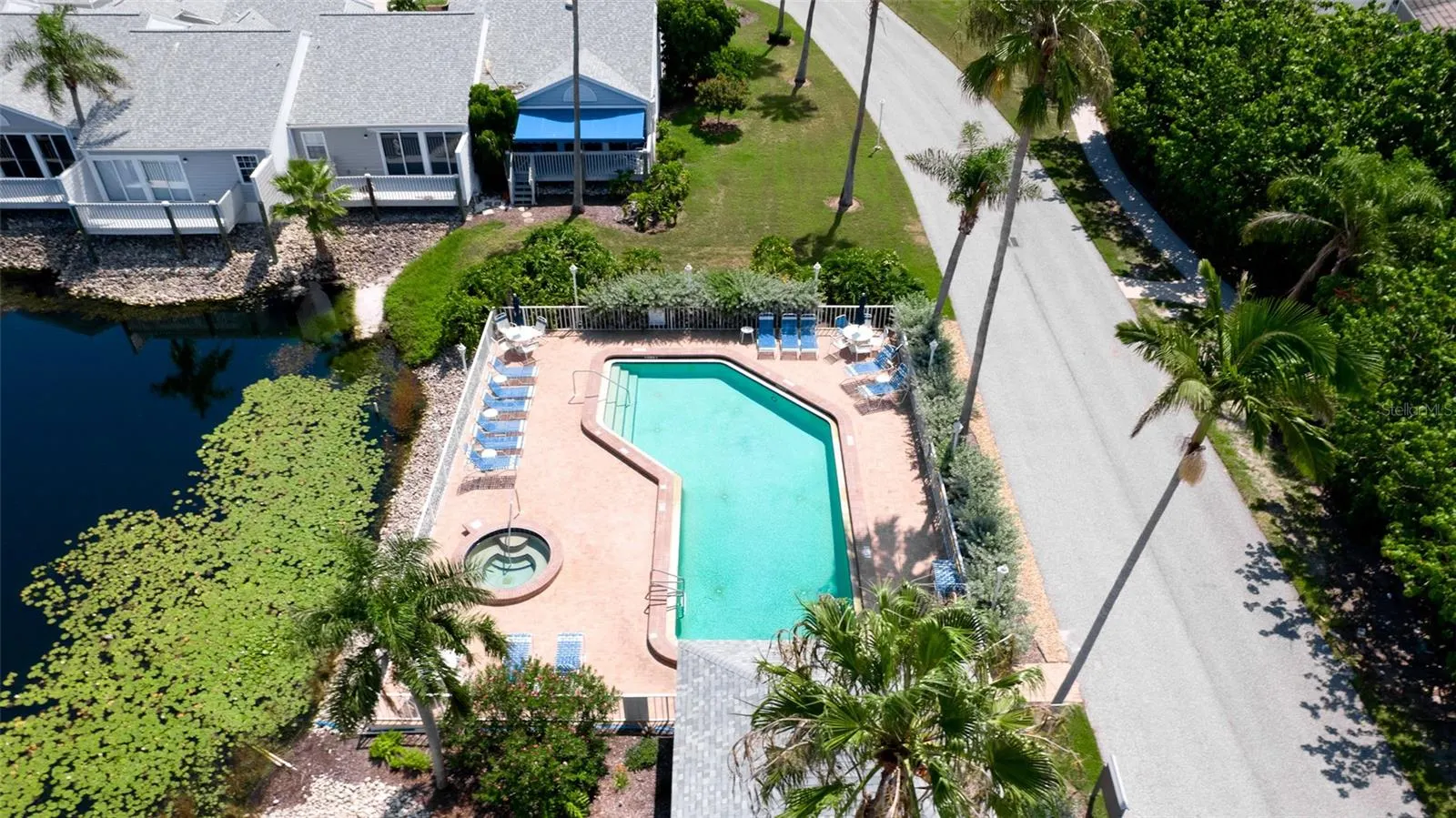 512 SANDERLING CIR