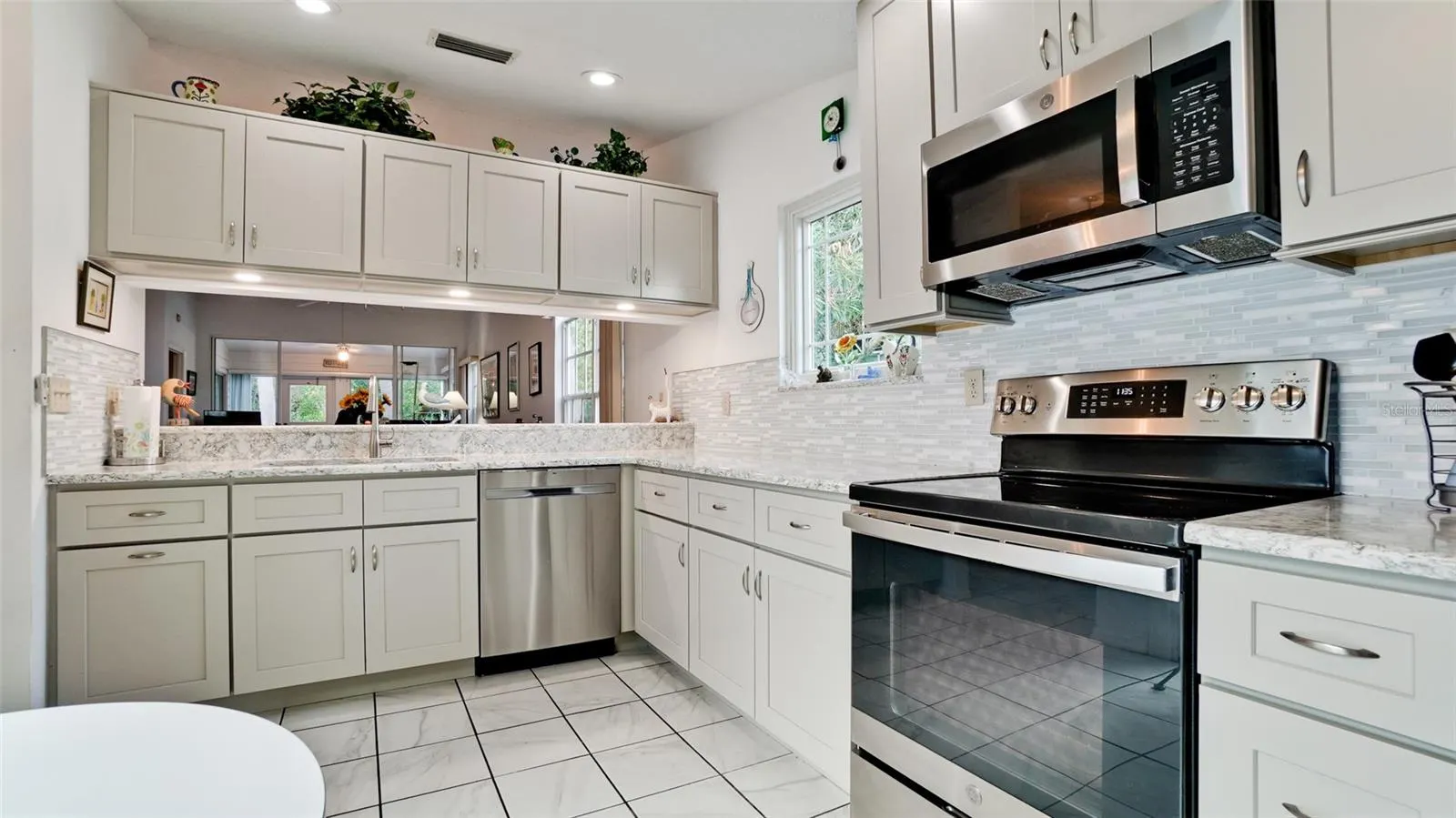 512 SANDERLING CIR