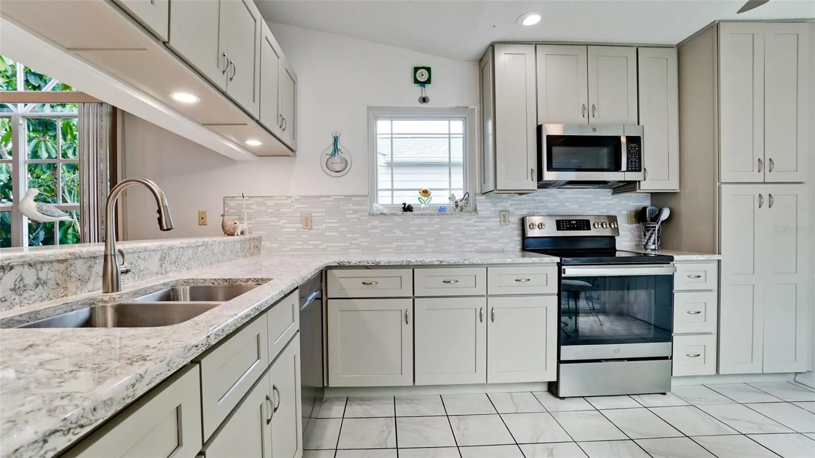 512 SANDERLING CIR