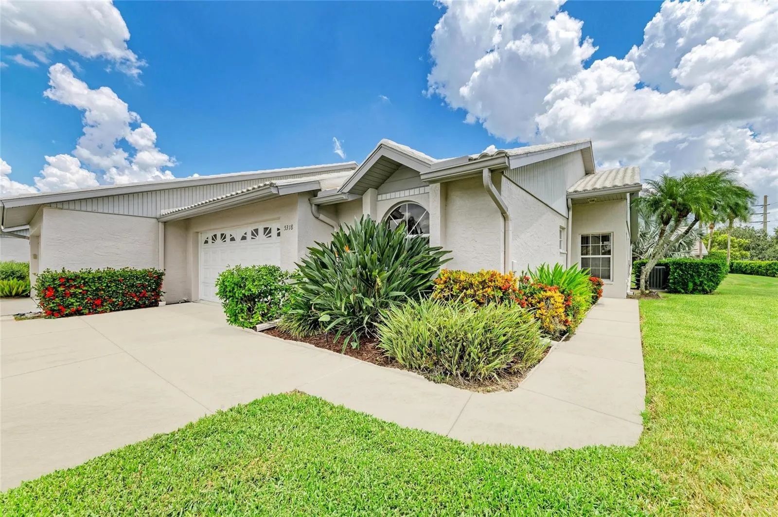 5318 CRESTLAKE BLVD