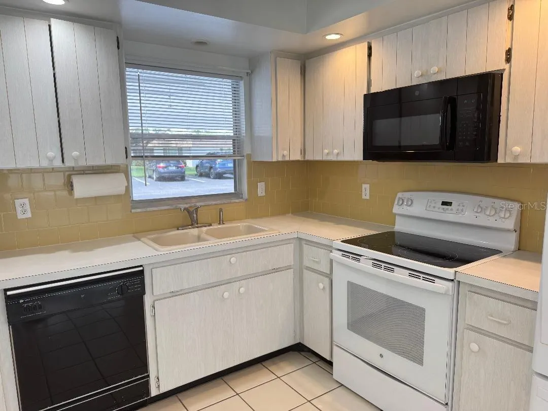 5531 RIVERBLUFF CIR #V9, #V9