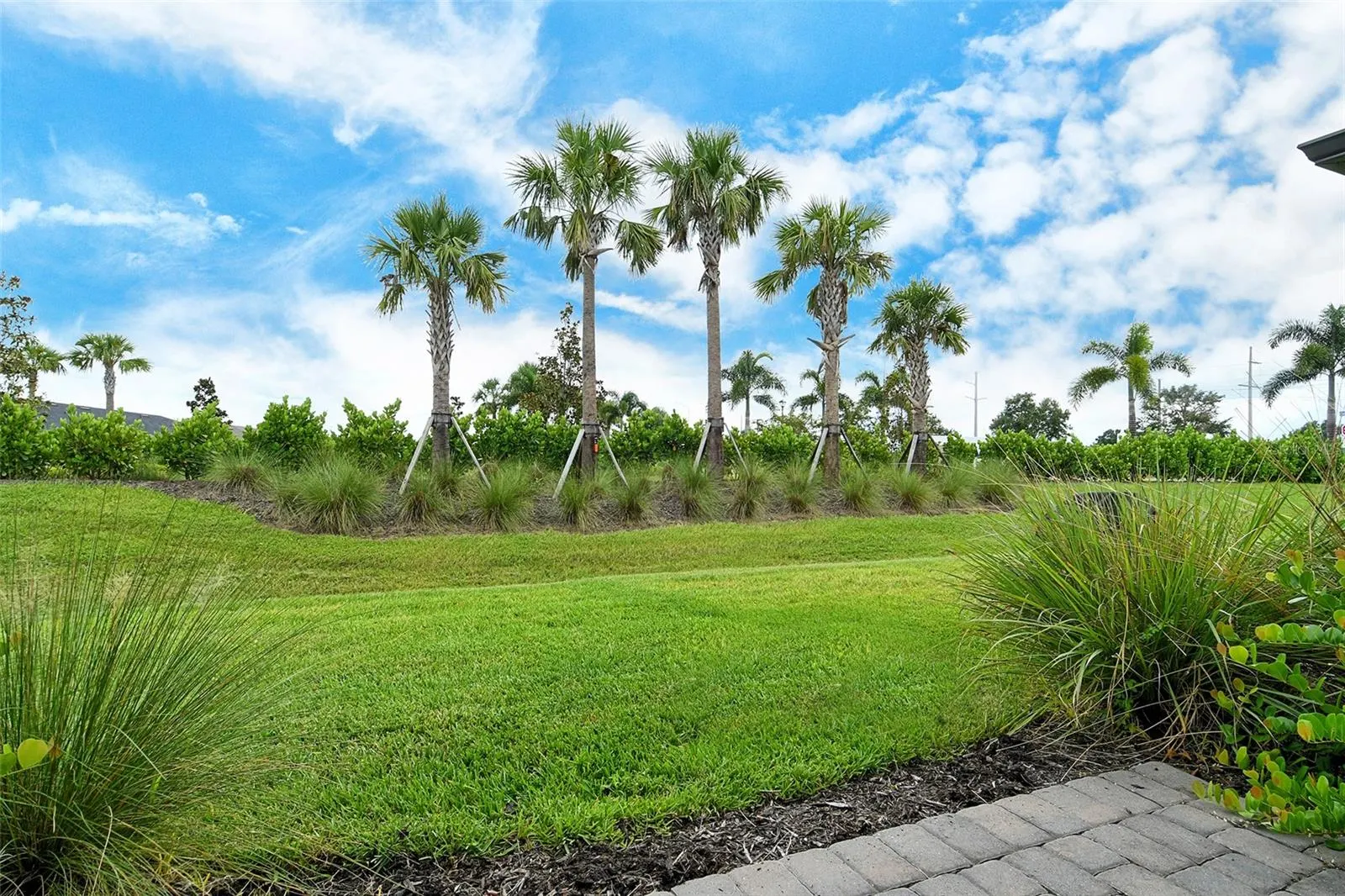 1828 VANORA LN