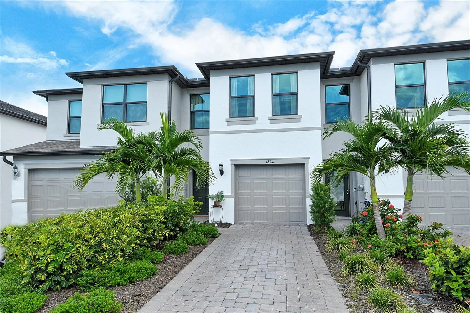 1828 VANORA LN