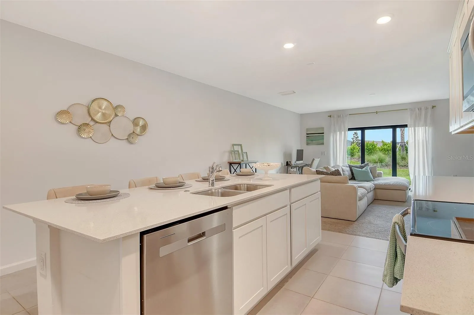 1828 VANORA LN