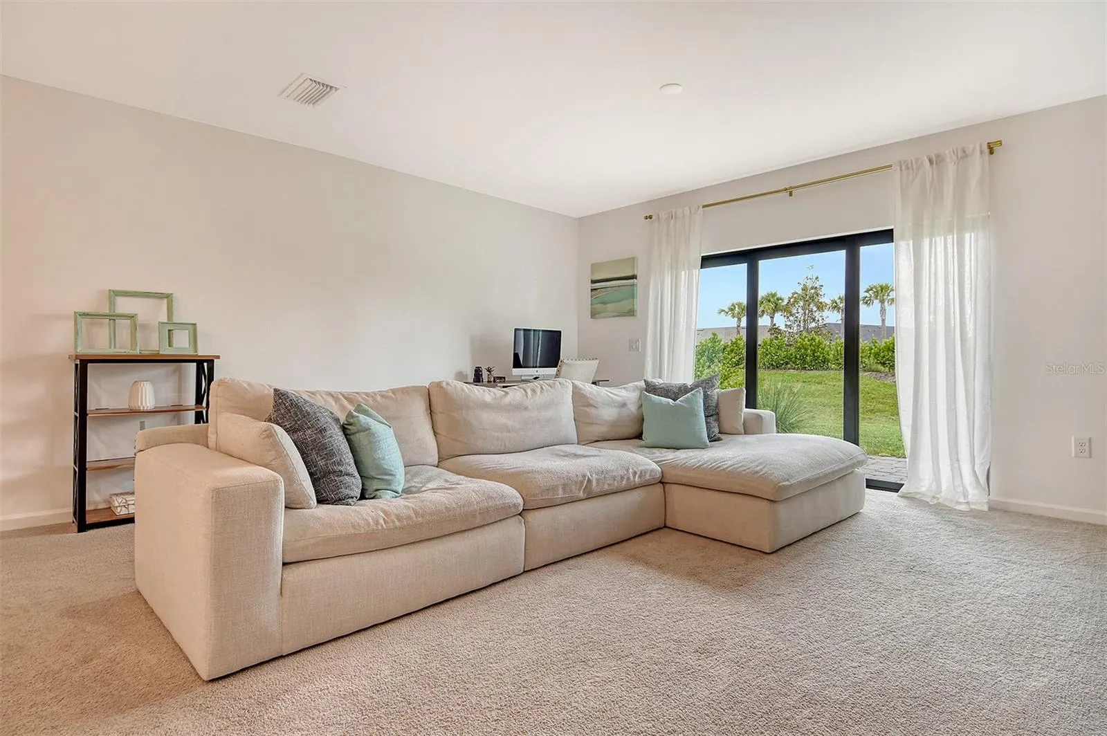 1828 VANORA LN