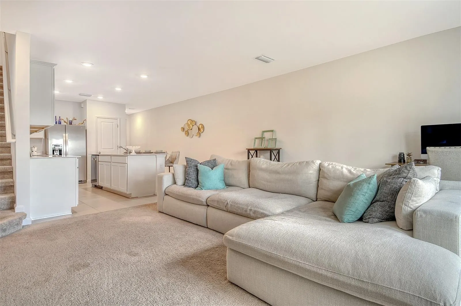 1828 VANORA LN