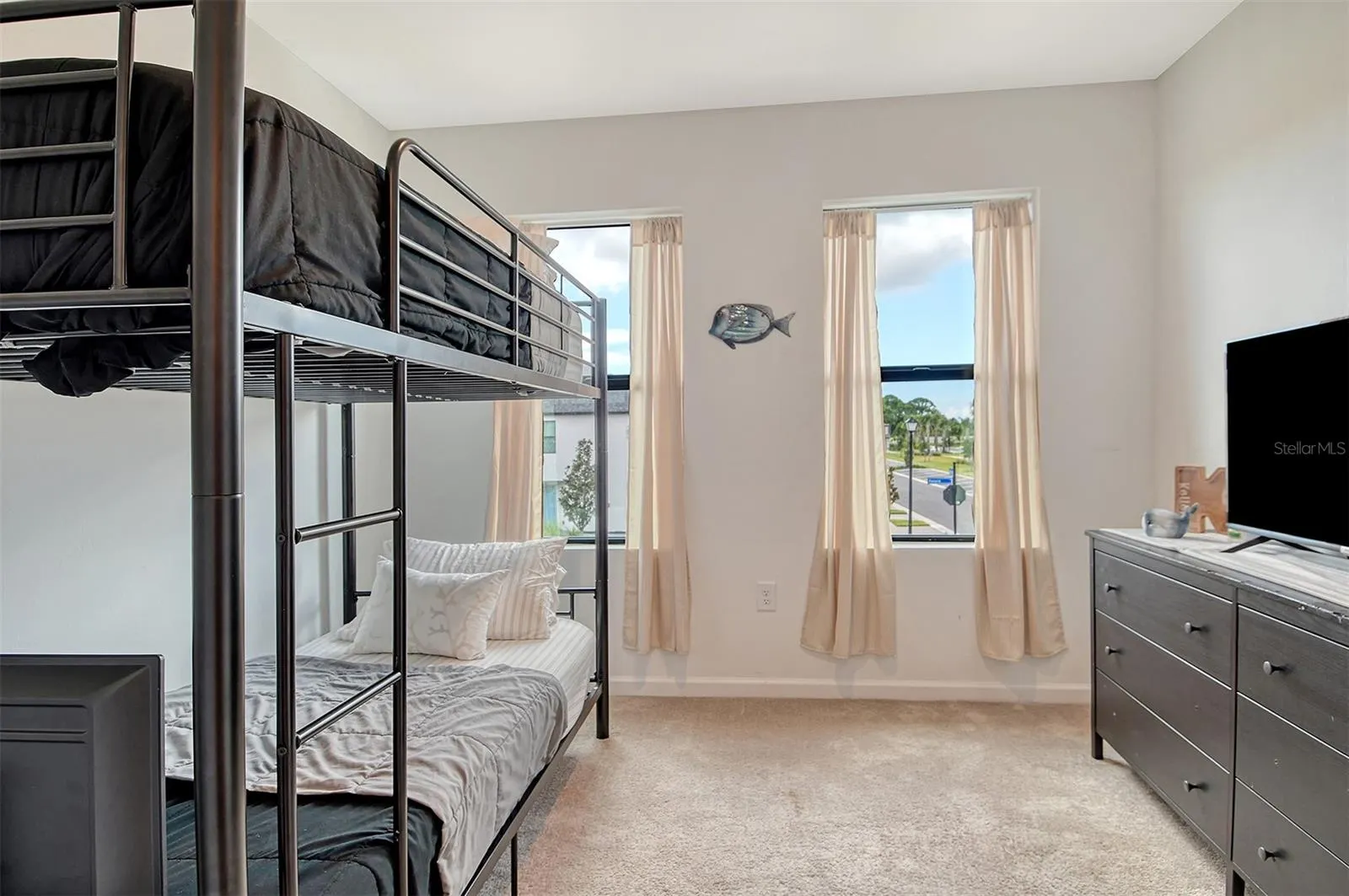 1828 VANORA LN