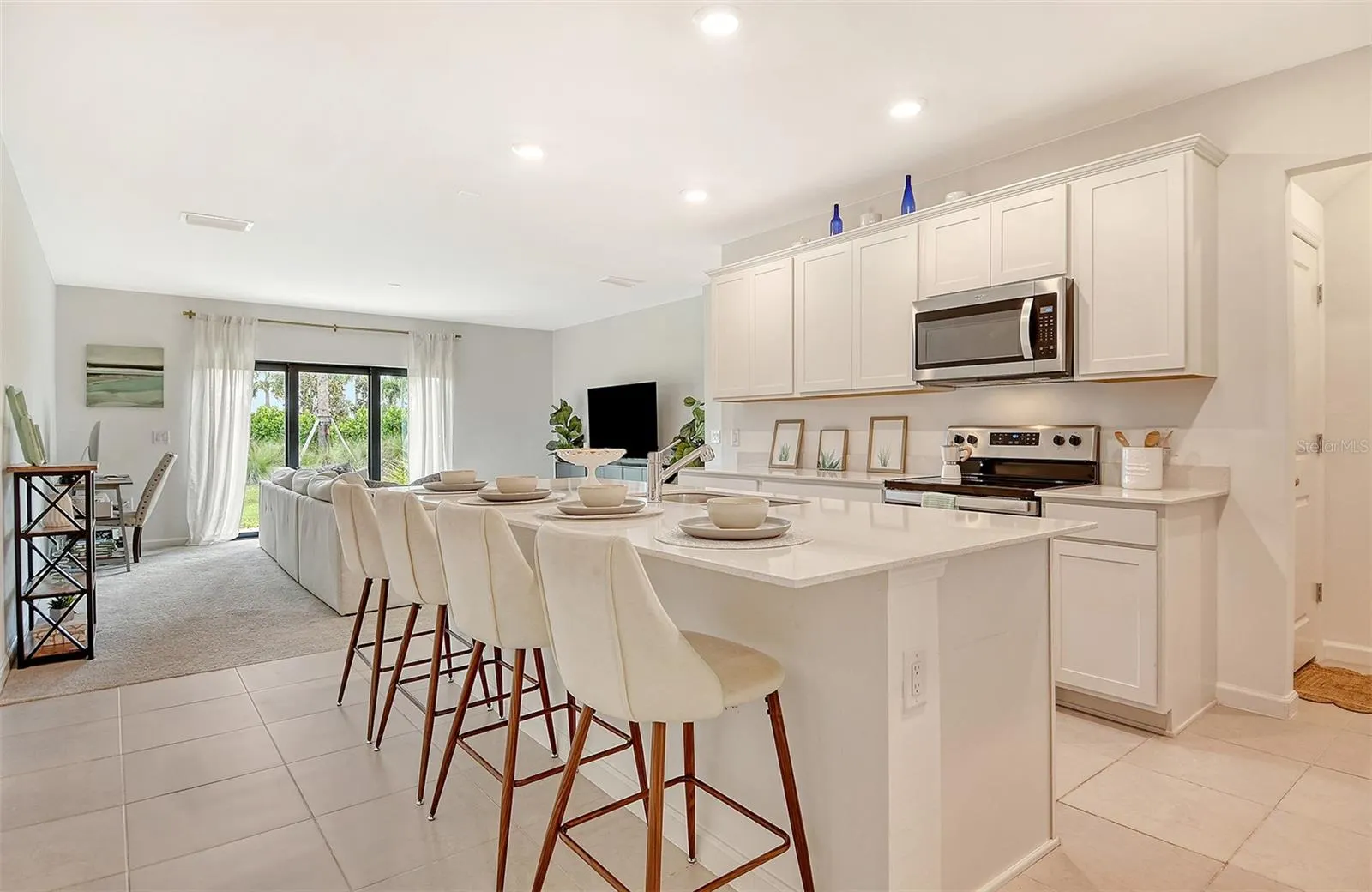 1828 VANORA LN