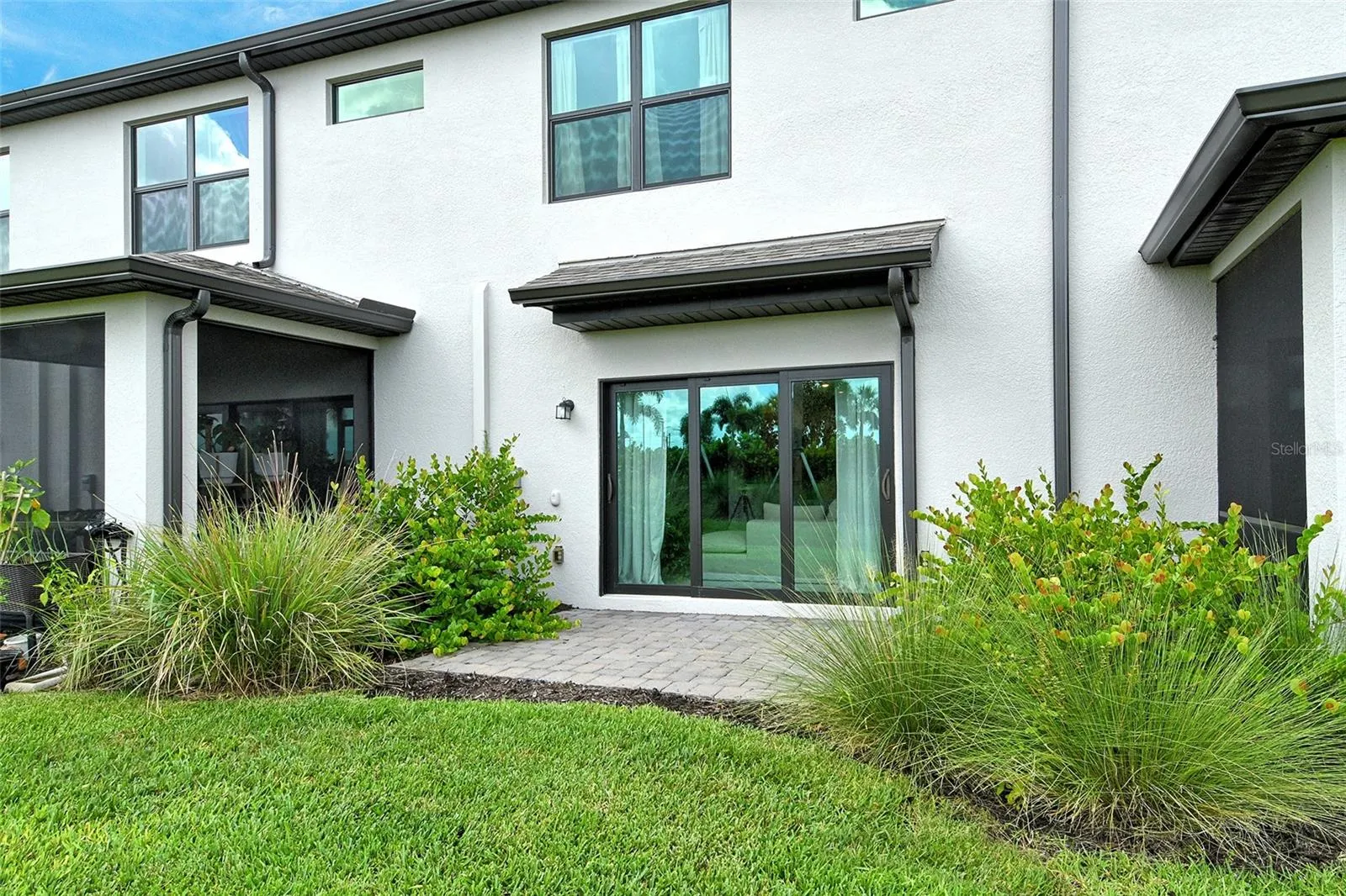 1828 VANORA LN