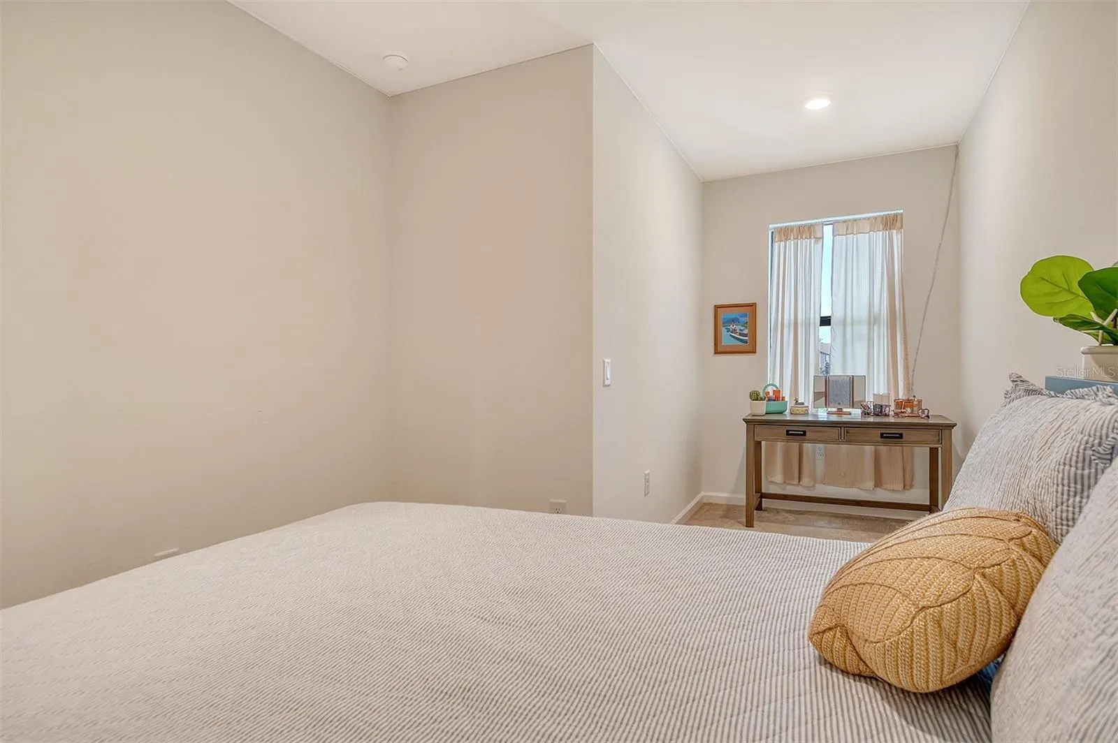 1828 VANORA LN