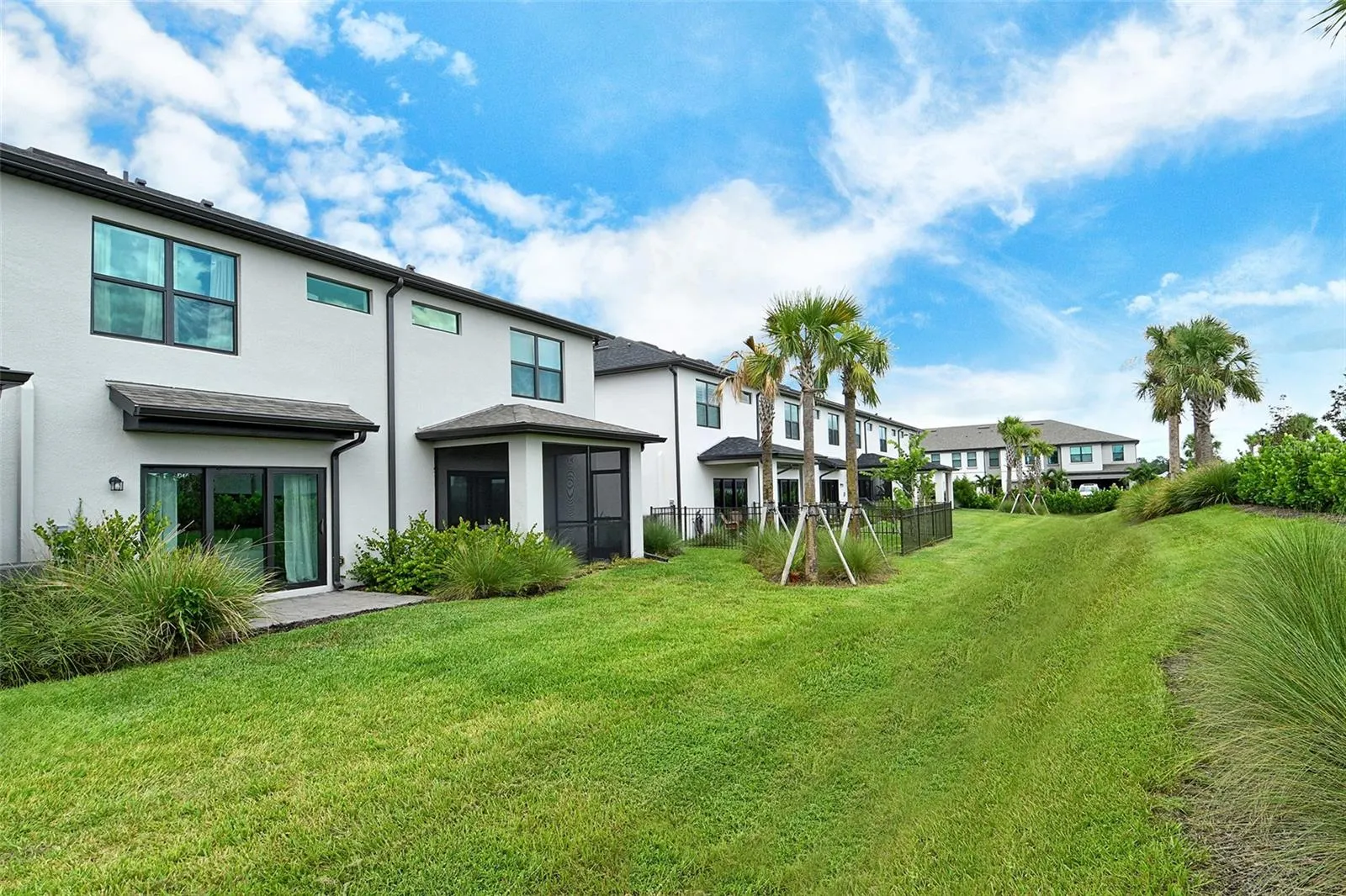 1828 VANORA LN