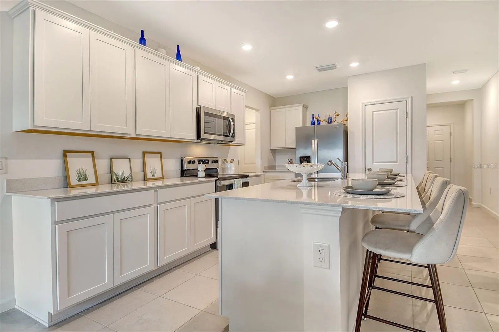 1828 VANORA LN