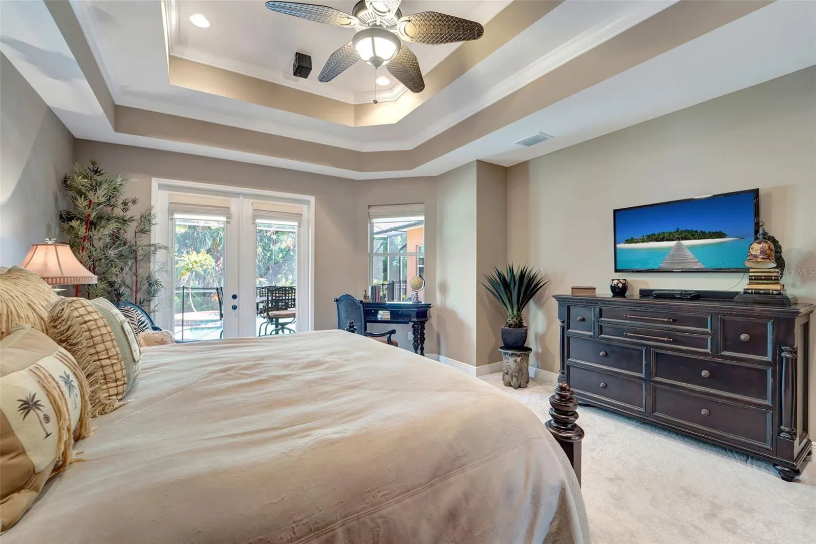 5600 ROCK DOVE DR