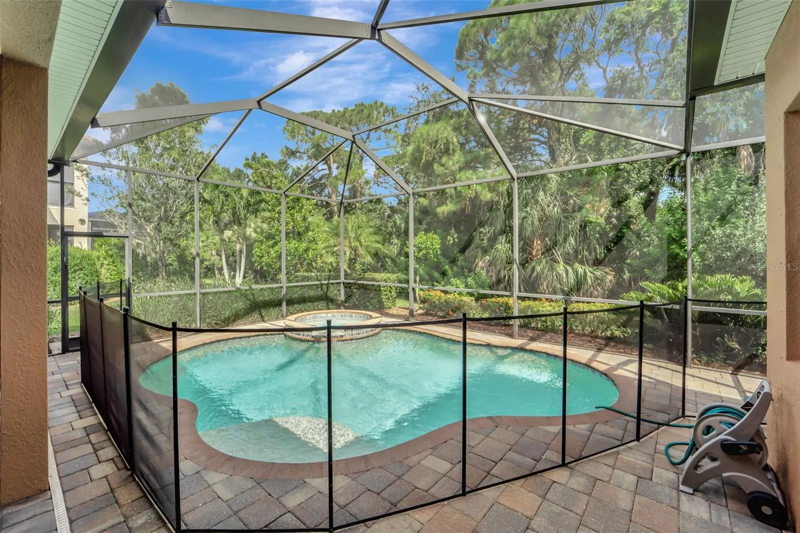 5600 ROCK DOVE DR