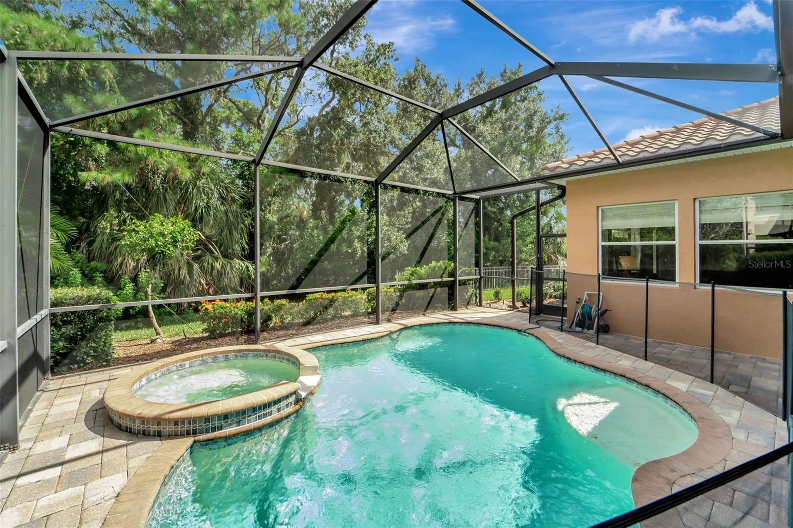 5600 ROCK DOVE DR