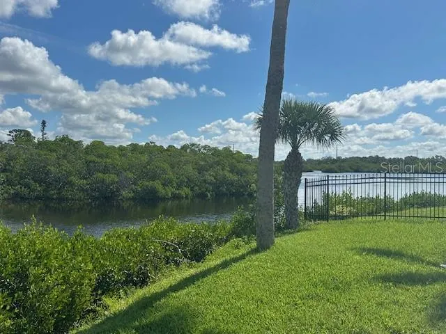 455 N SHORE DR