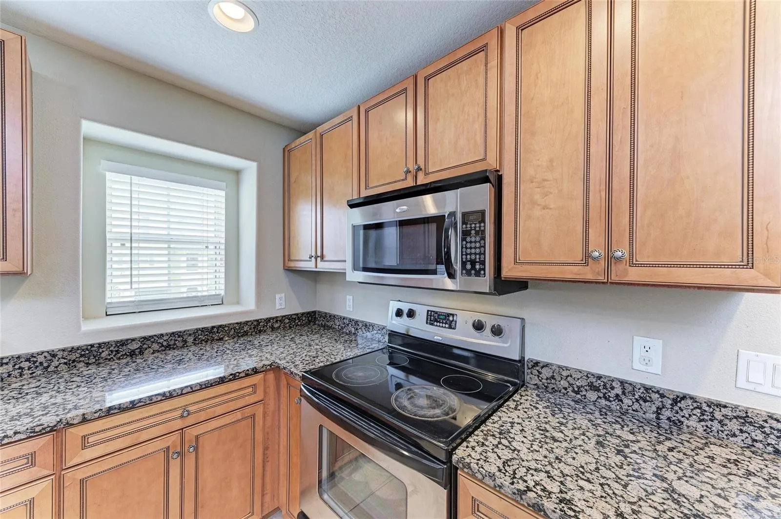 8848 WHITE SAGE LOOP