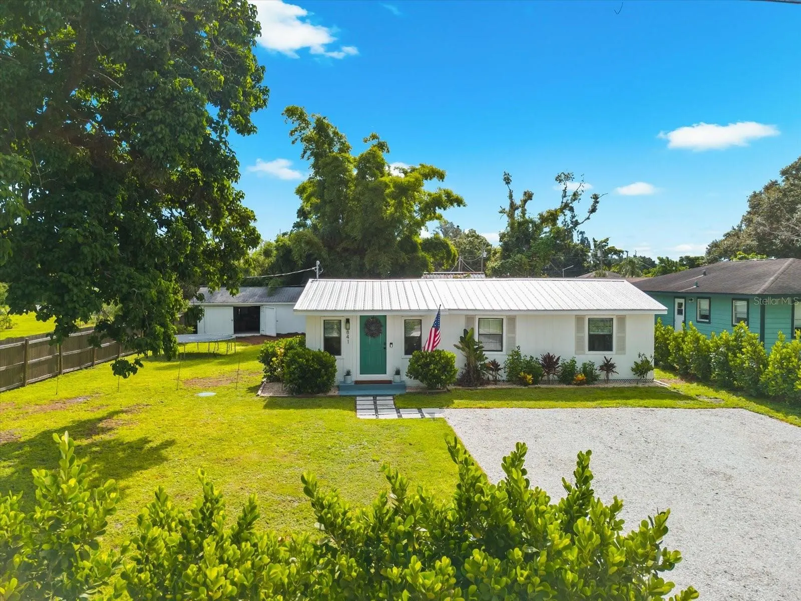 841 HAND AVE