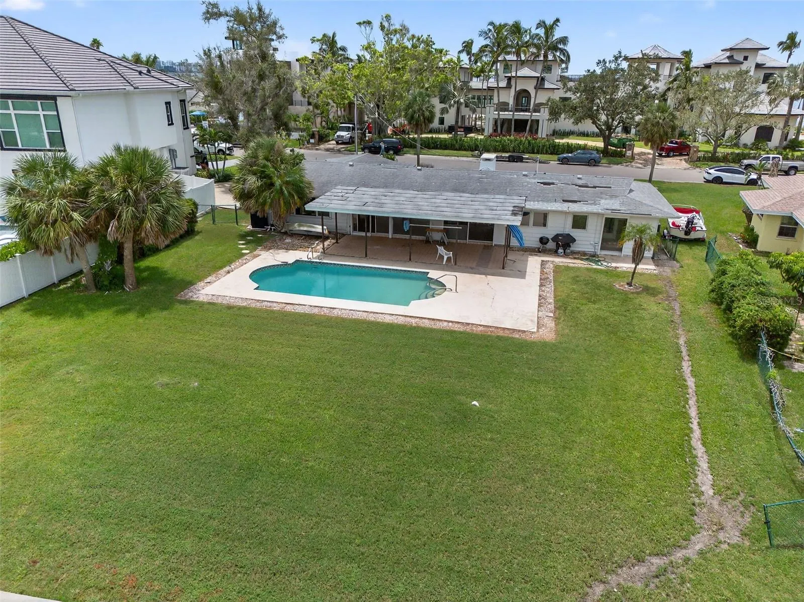 377 S SHORE DR