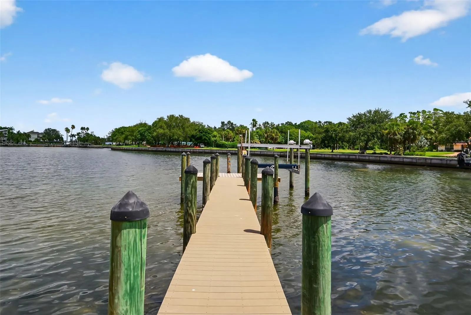 377 S SHORE DR
