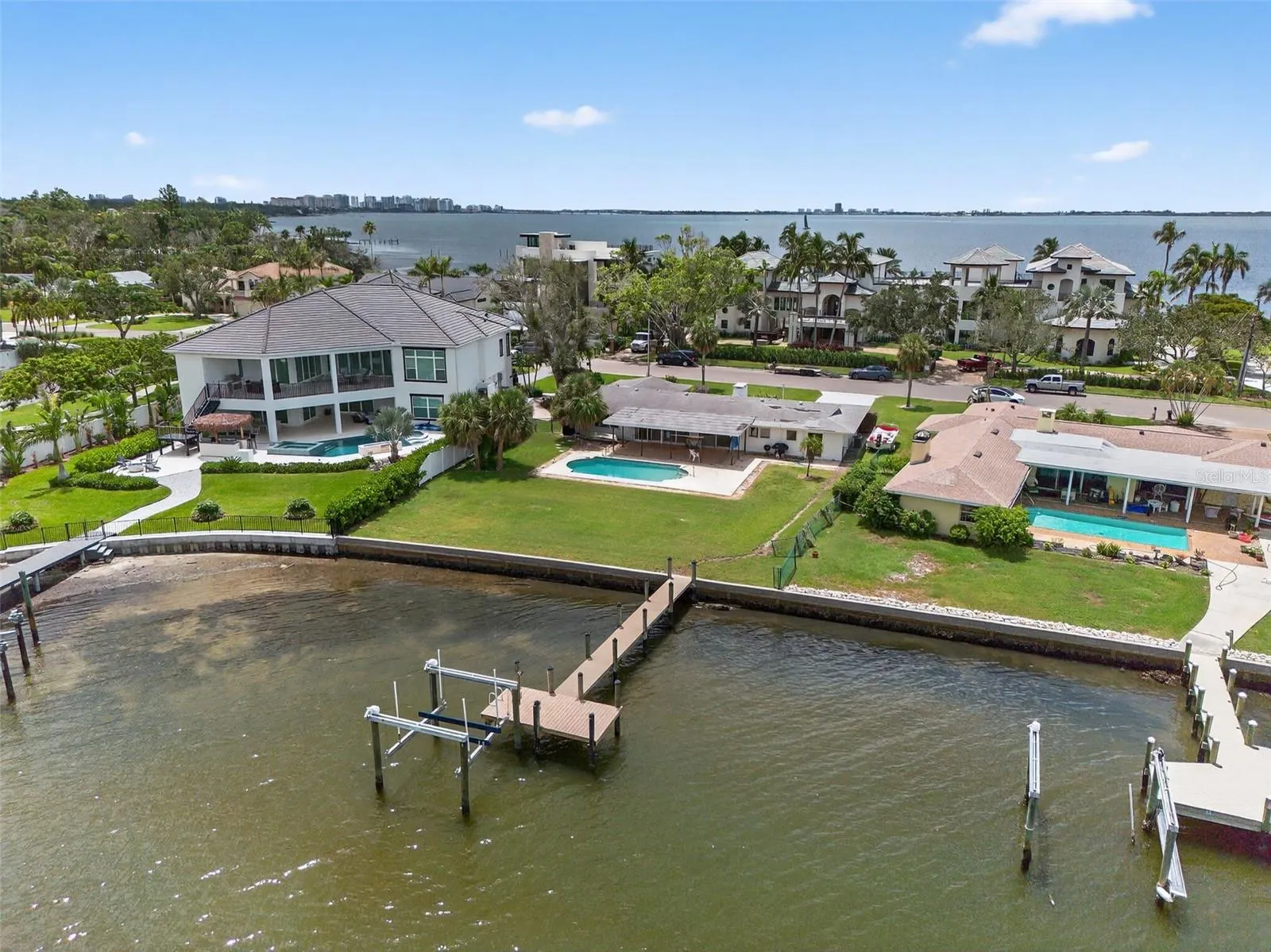 377 S SHORE DR