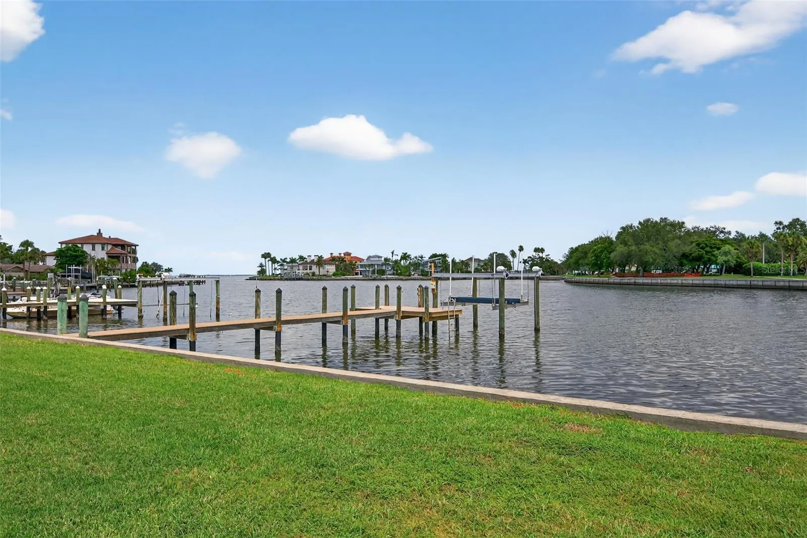 377 S SHORE DR