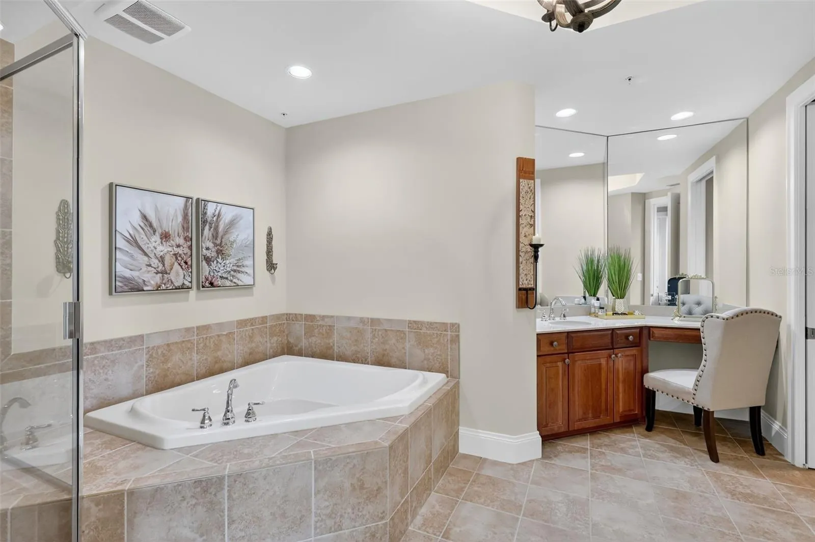 130 RIVIERA DUNES WAY #1104, #1104
