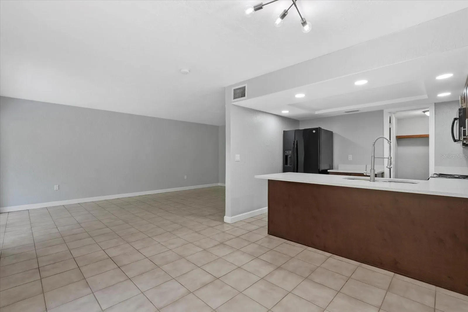 1125 LONGFELLOW WAY