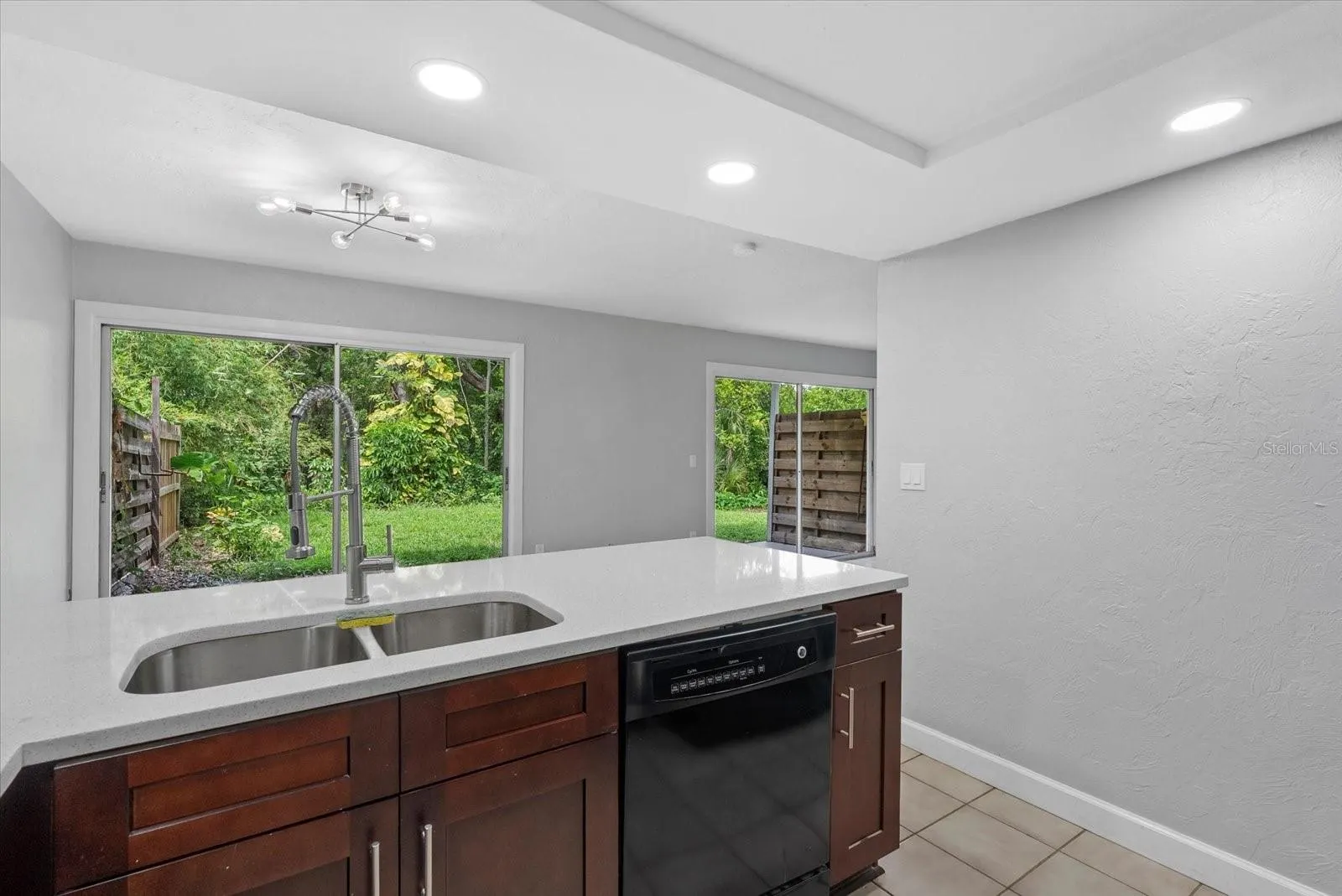 1125 LONGFELLOW WAY
