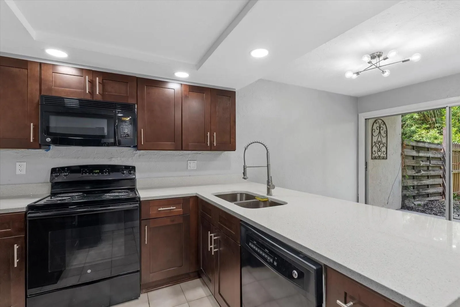 1125 LONGFELLOW WAY