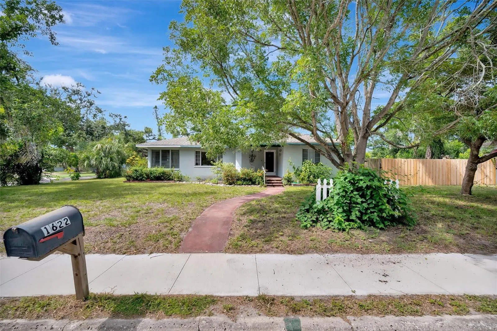 1622 18TH AVE W