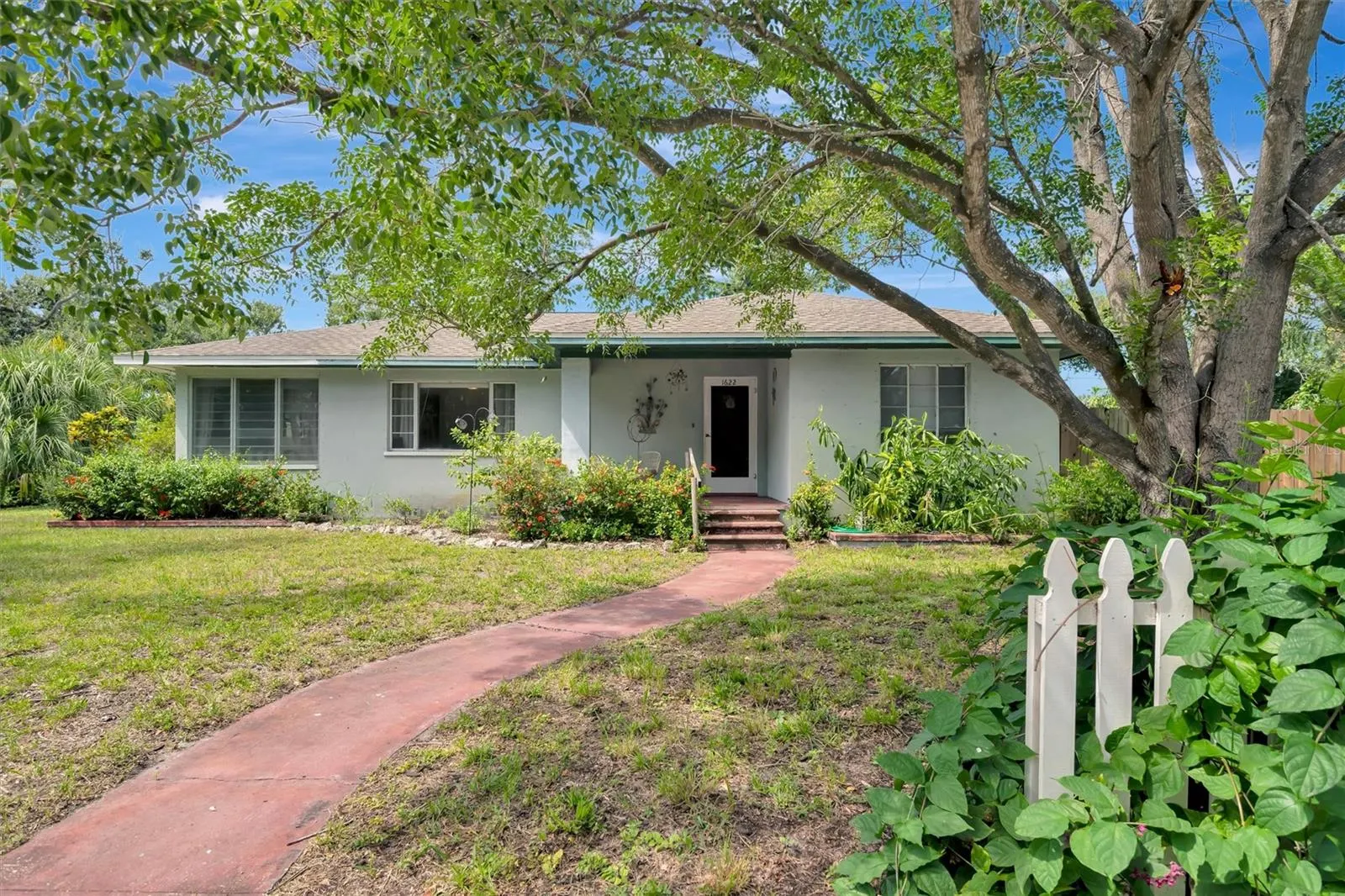 1622 18TH AVE W