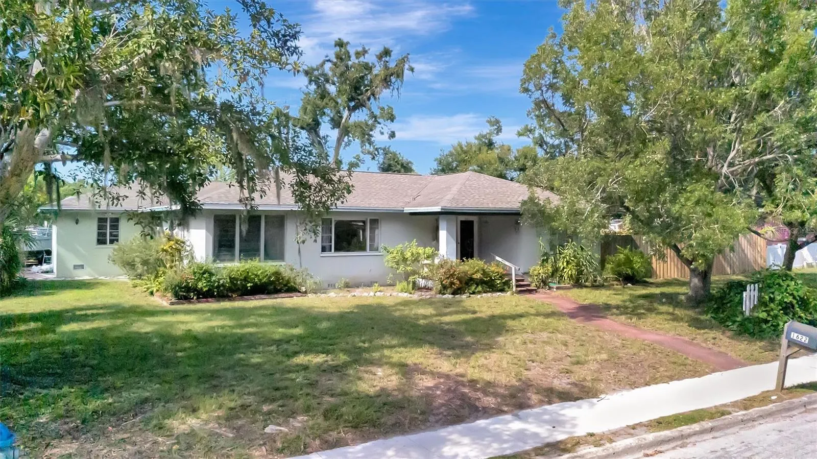 1622 18TH AVE W