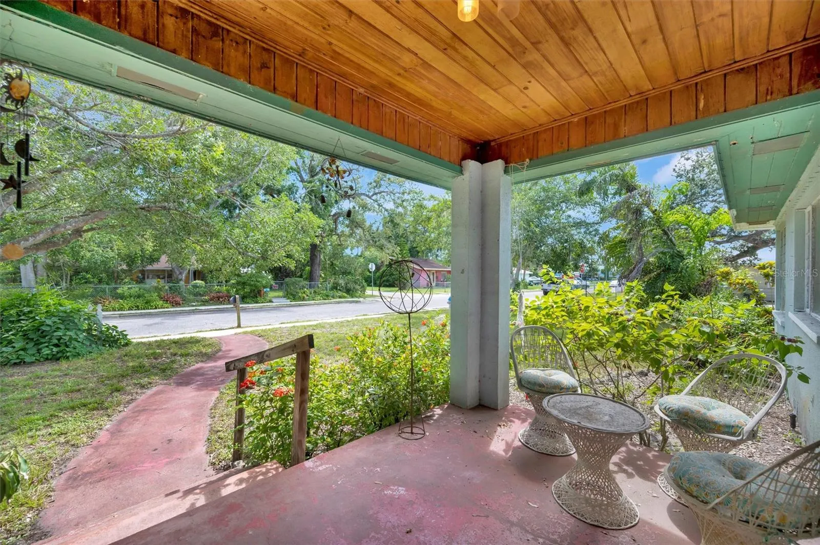 1622 18TH AVE W