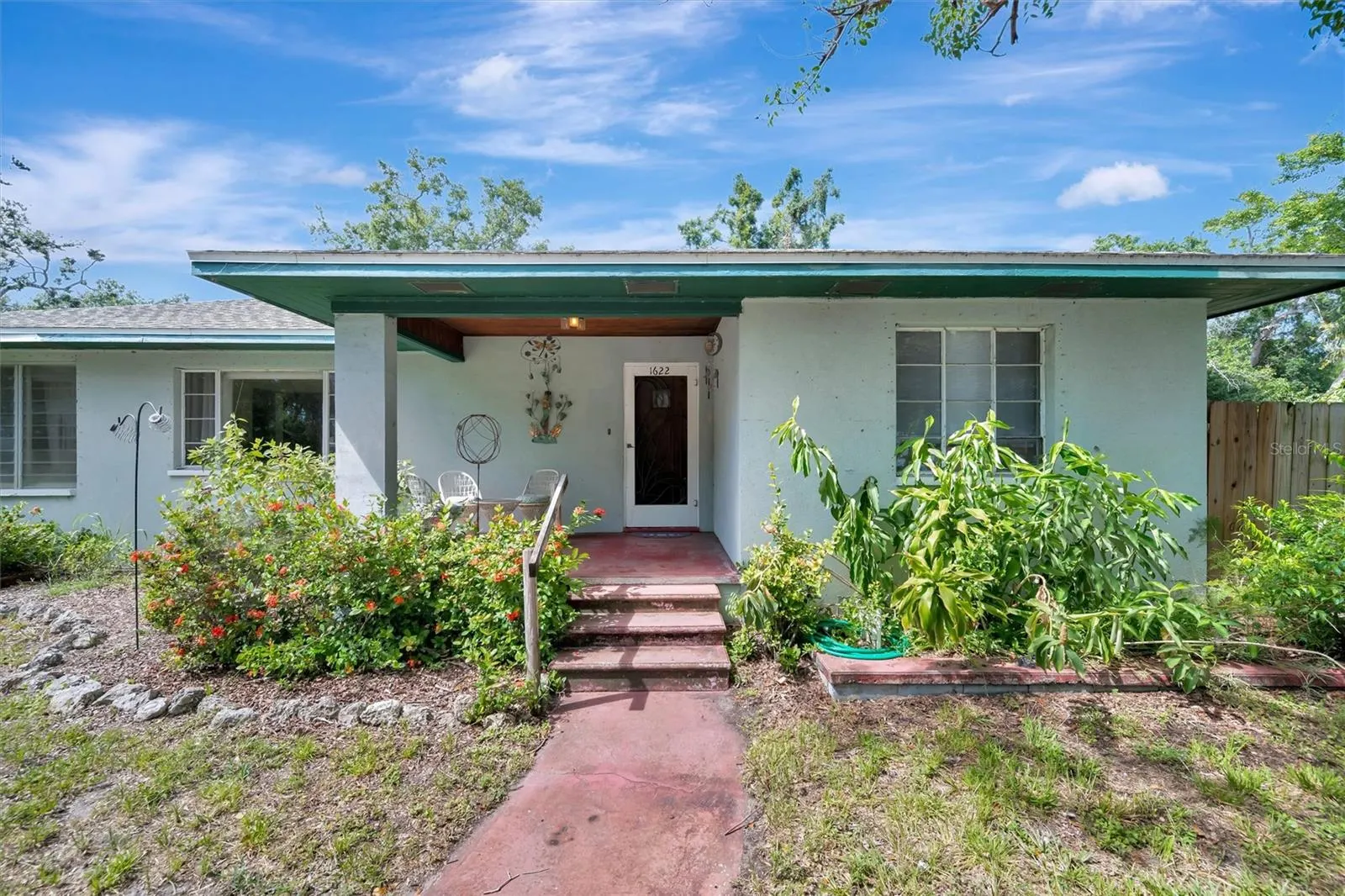 1622 18TH AVE W