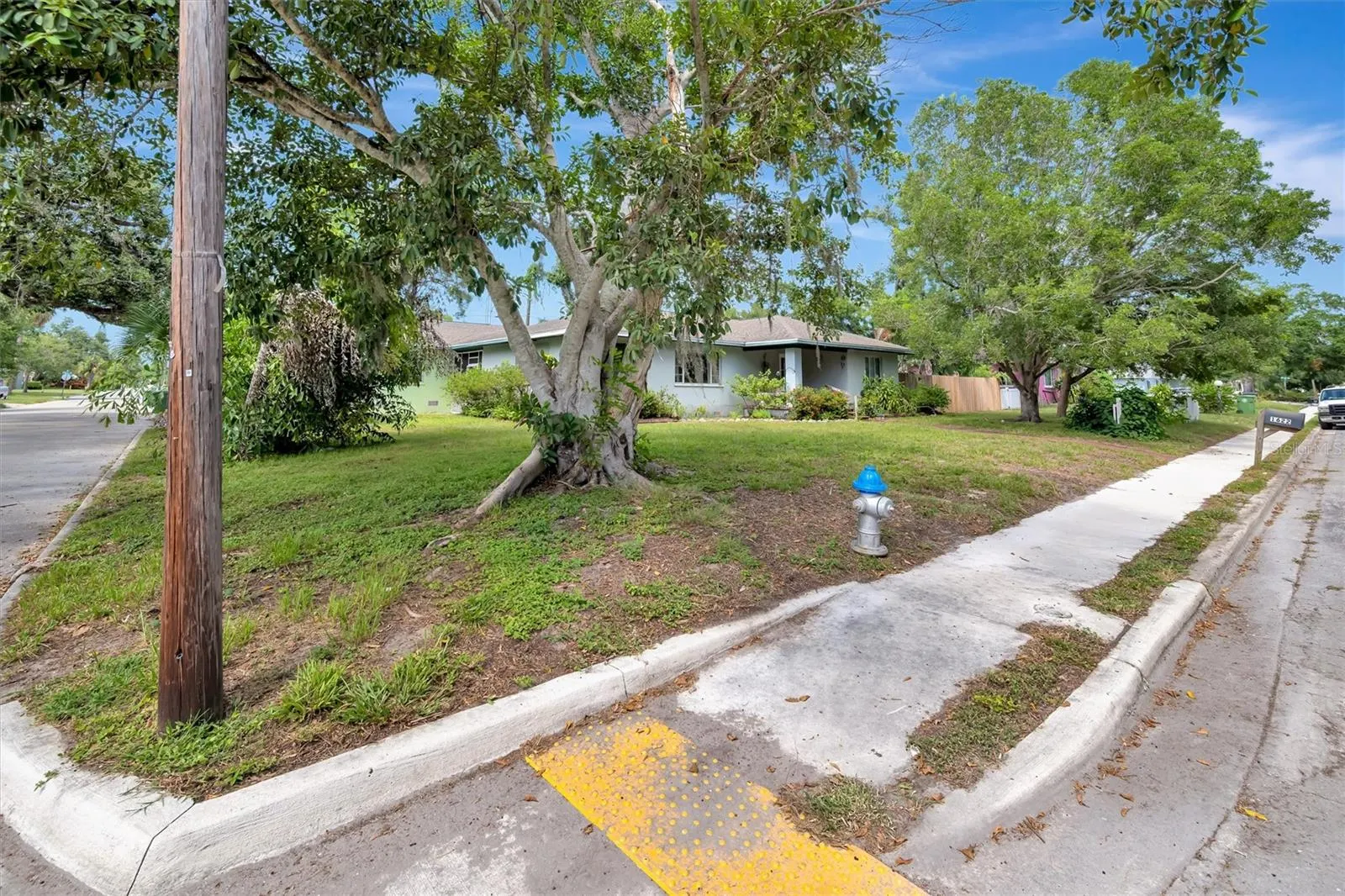 1622 18TH AVE W