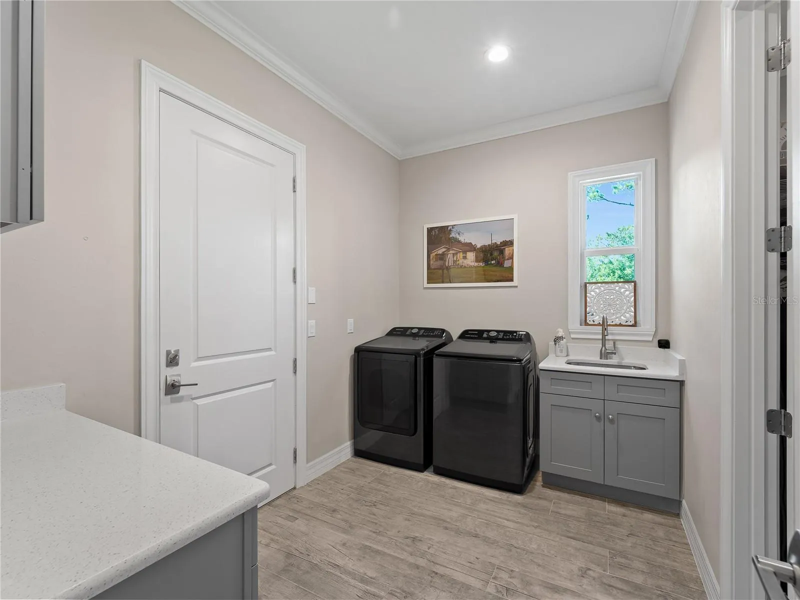 9016 FALCON CT