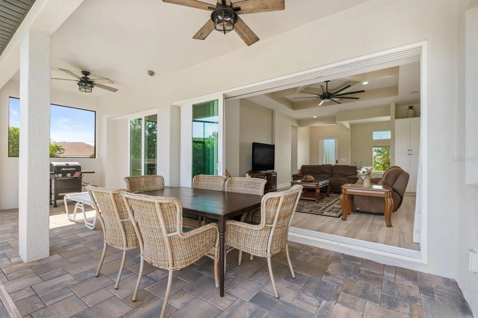 2 SPORTSMAN CIR