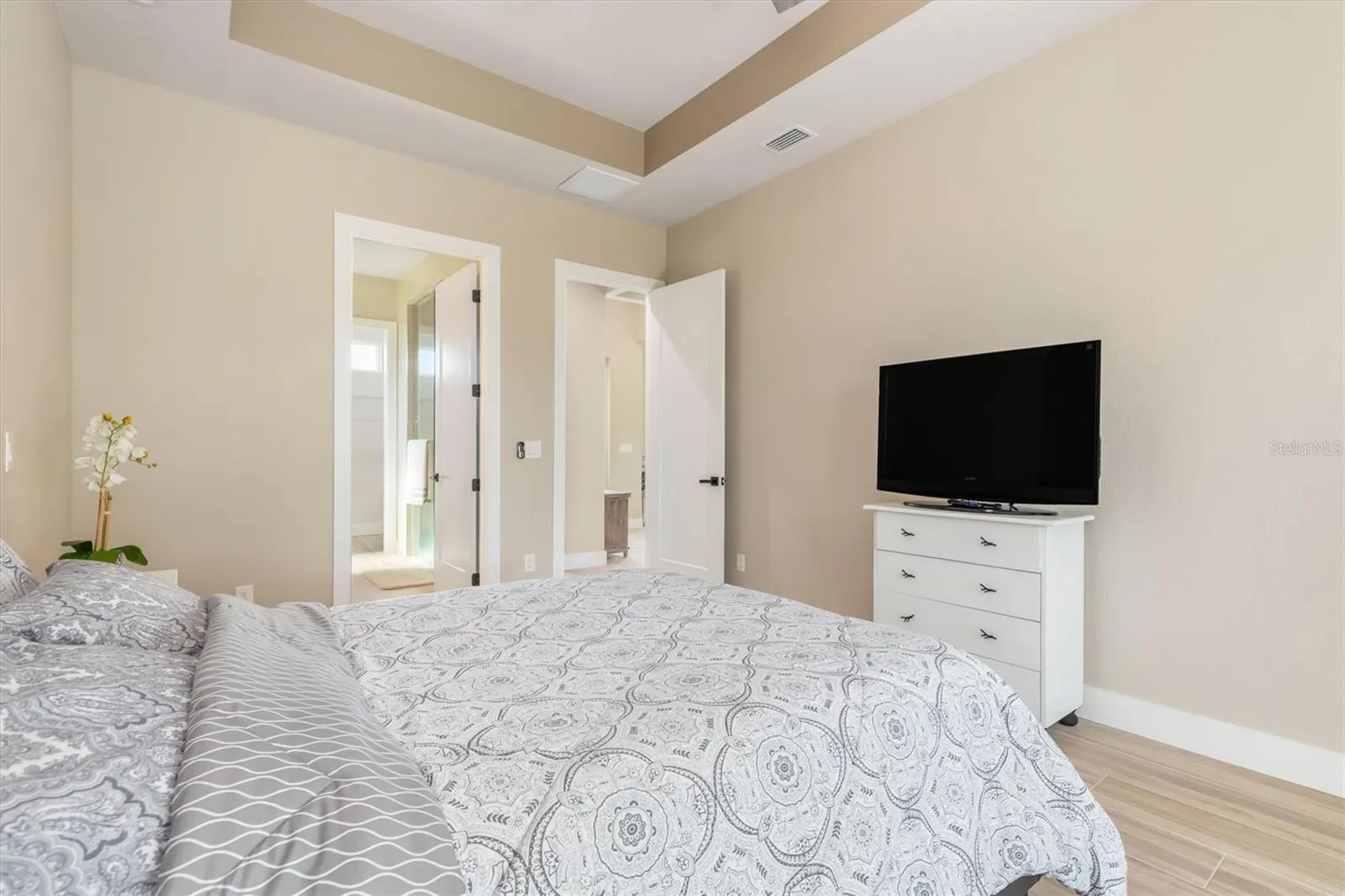 2 SPORTSMAN CIR