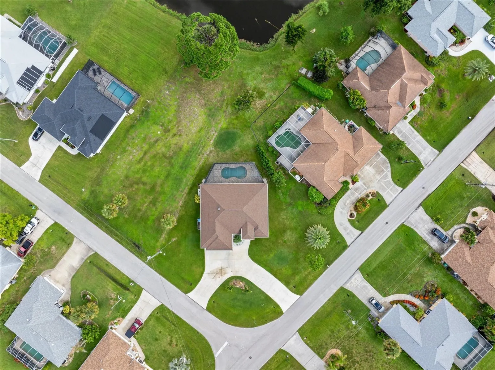 2 SPORTSMAN CIR