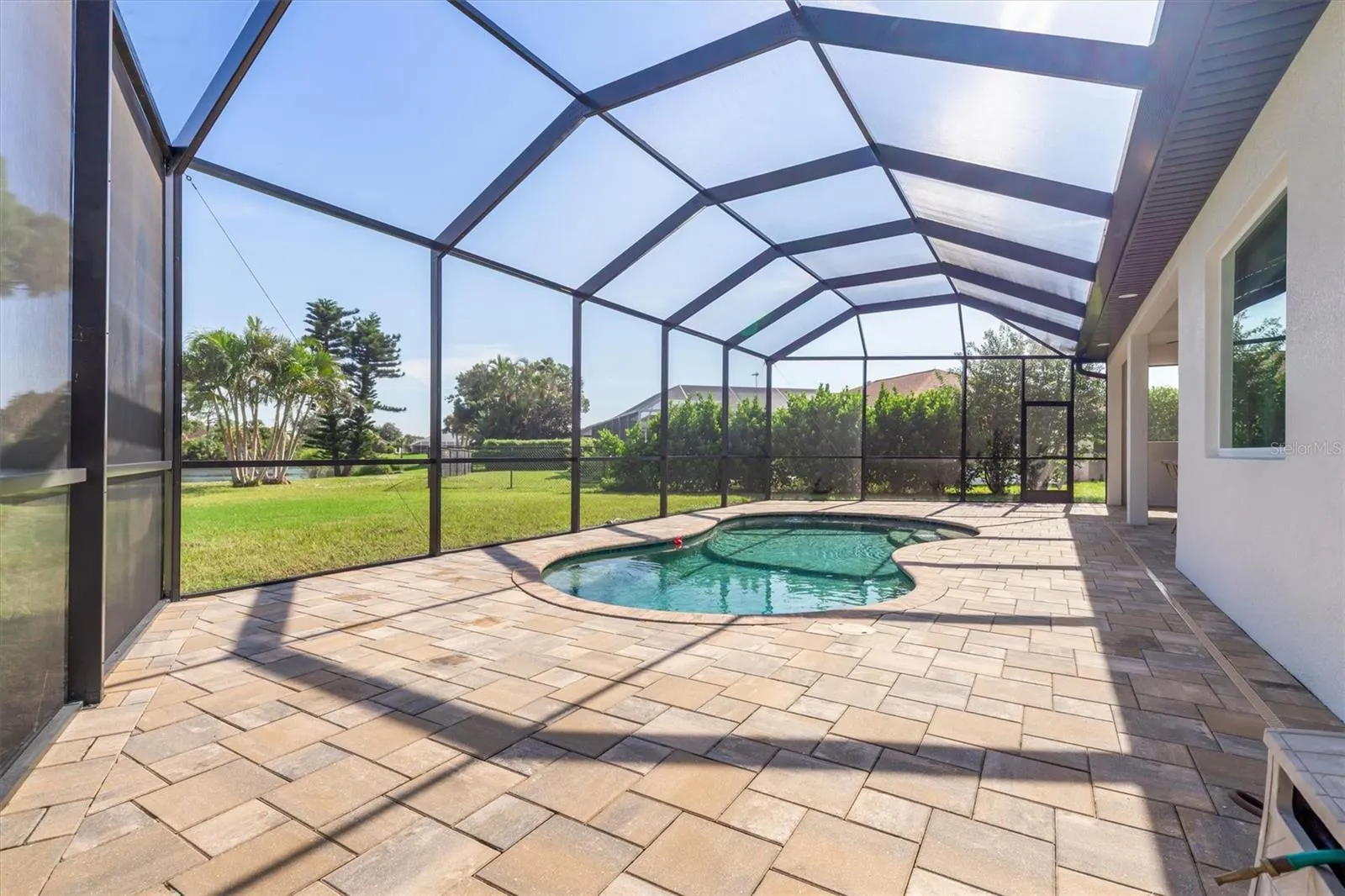 2 SPORTSMAN CIR
