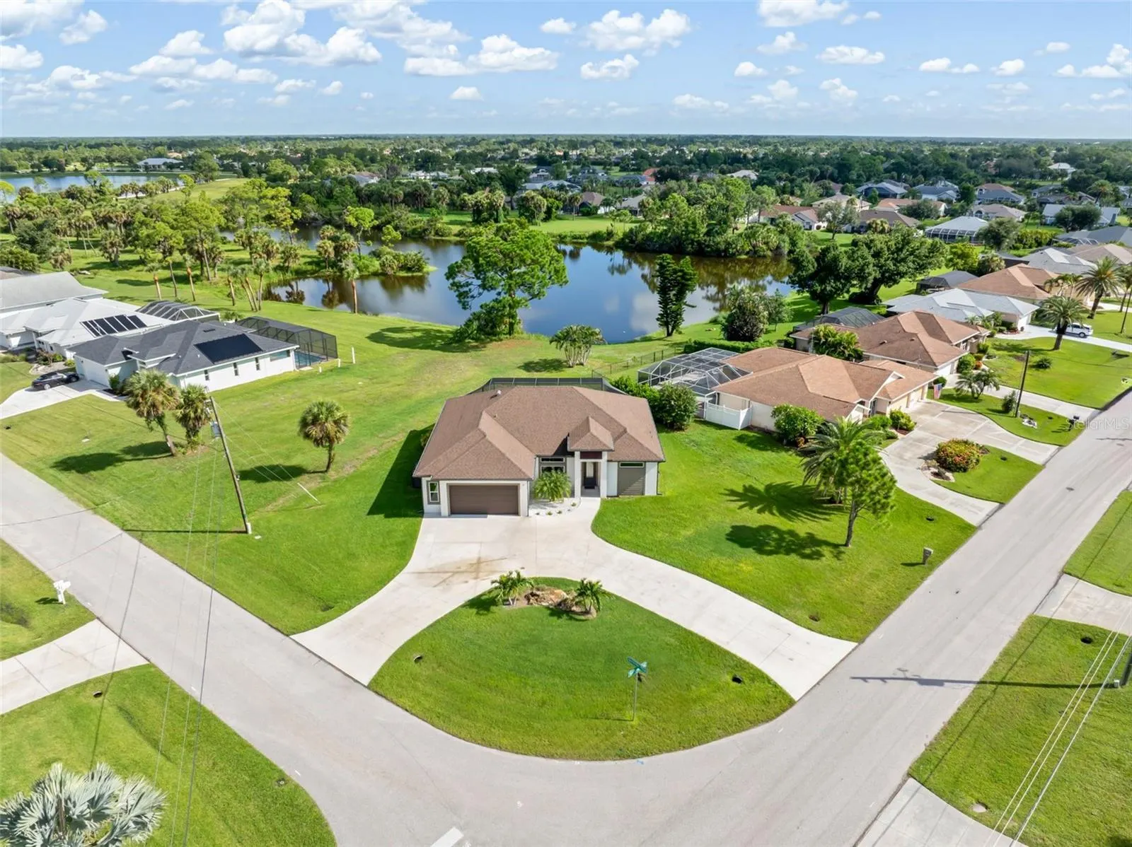 2 SPORTSMAN CIR