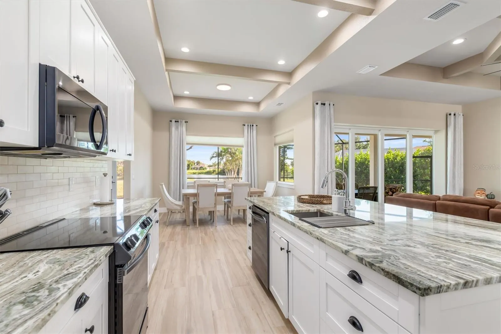2 SPORTSMAN CIR