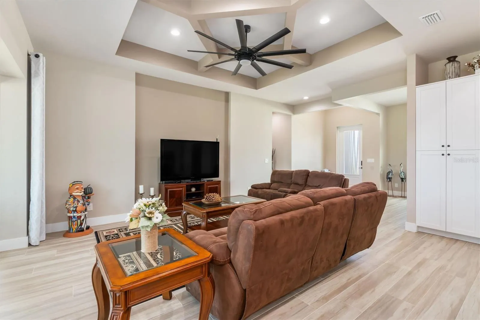 2 SPORTSMAN CIR