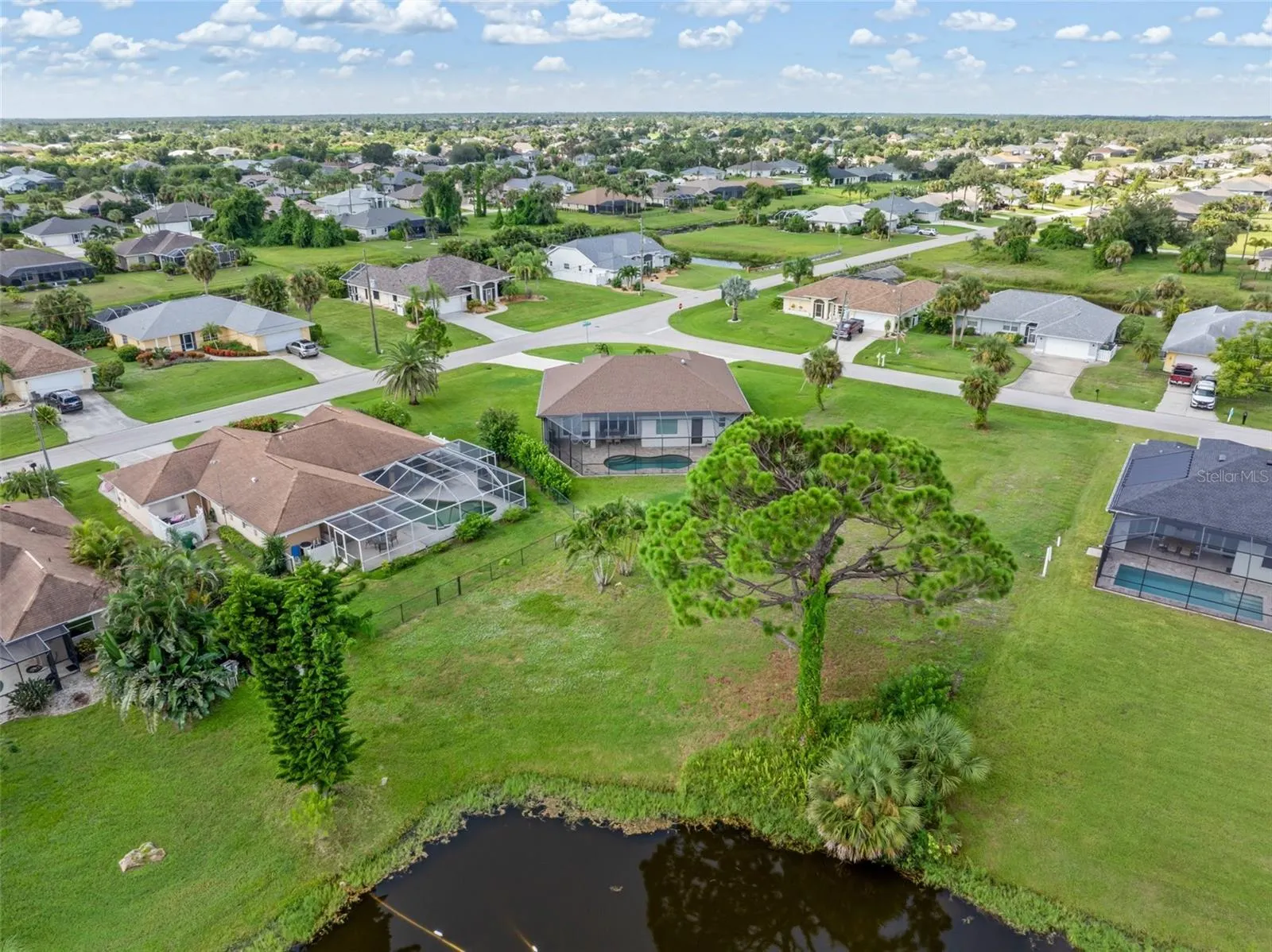 2 SPORTSMAN CIR