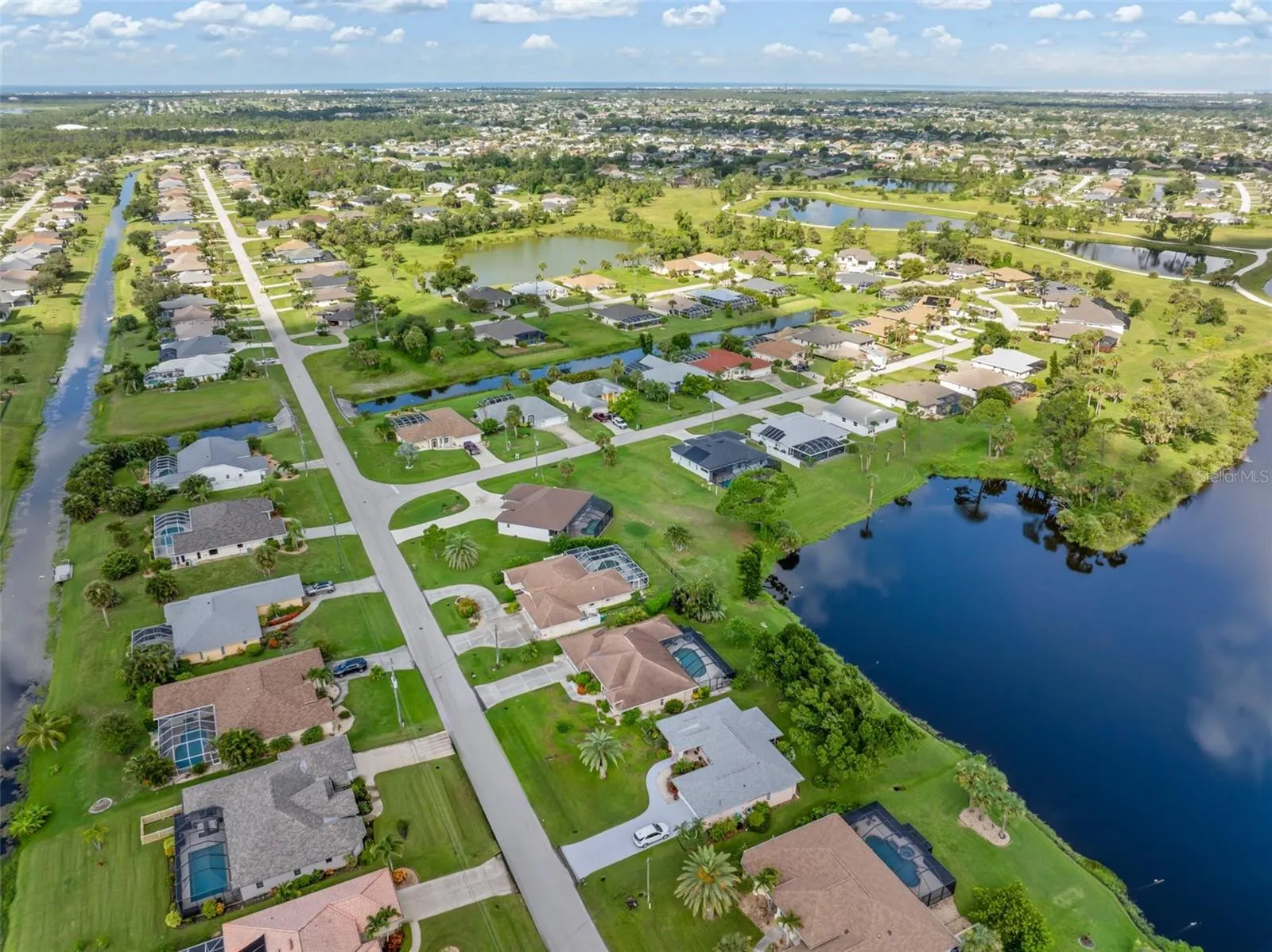 2 SPORTSMAN CIR