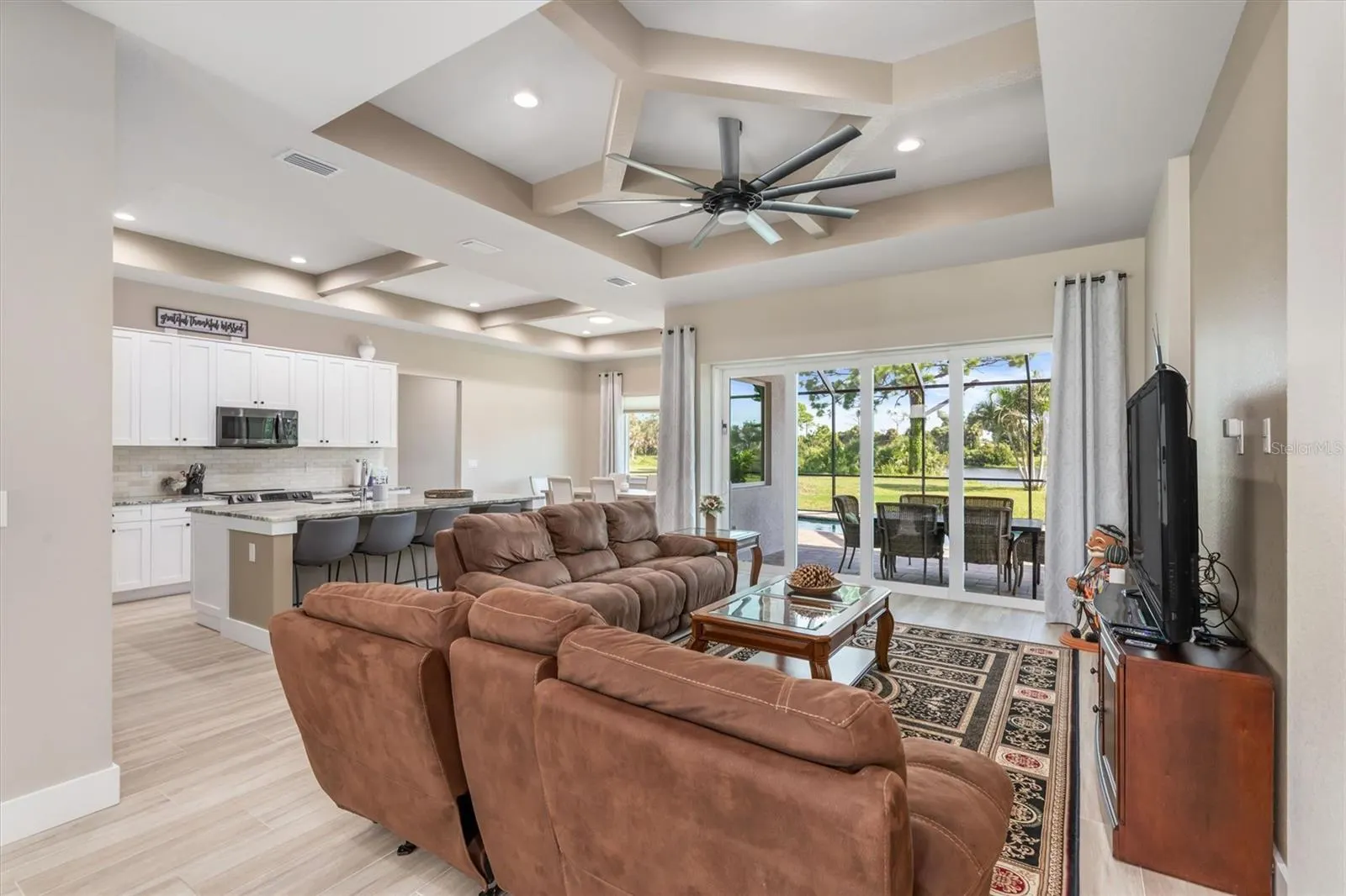 2 SPORTSMAN CIR