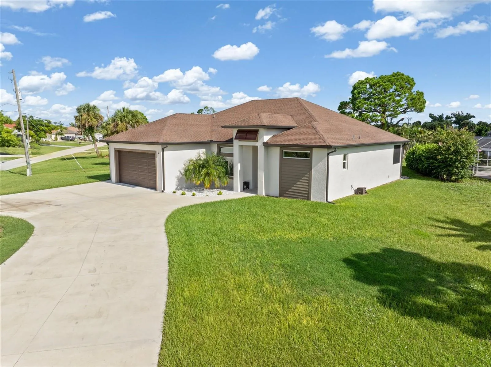 2 SPORTSMAN CIR