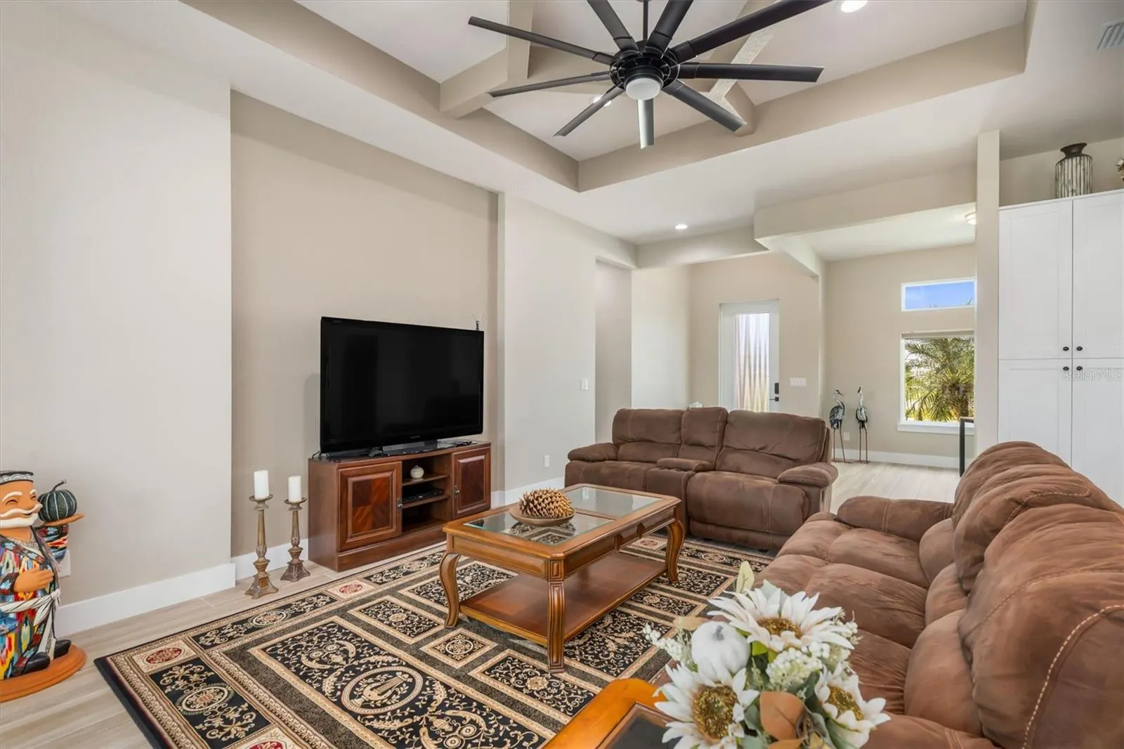 2 SPORTSMAN CIR